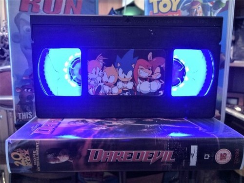 Sonic hedgehog retro vhs led - sonic,